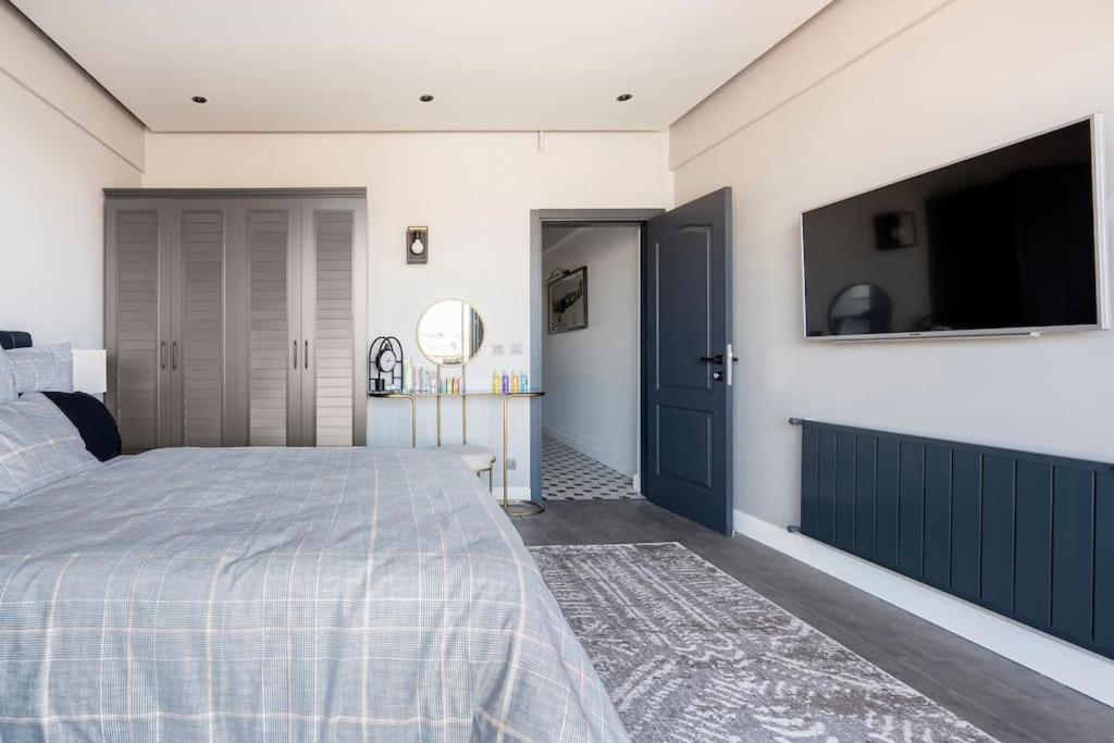 Svm With A Sea View In Nisantasi Apartment *