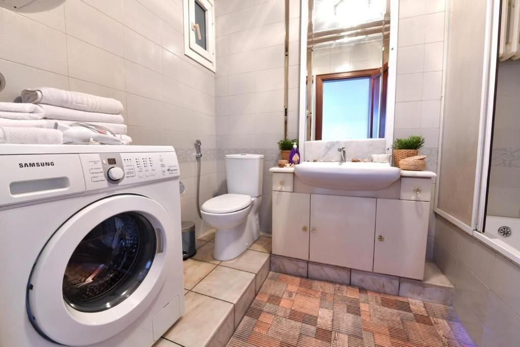 Colorist Apartment