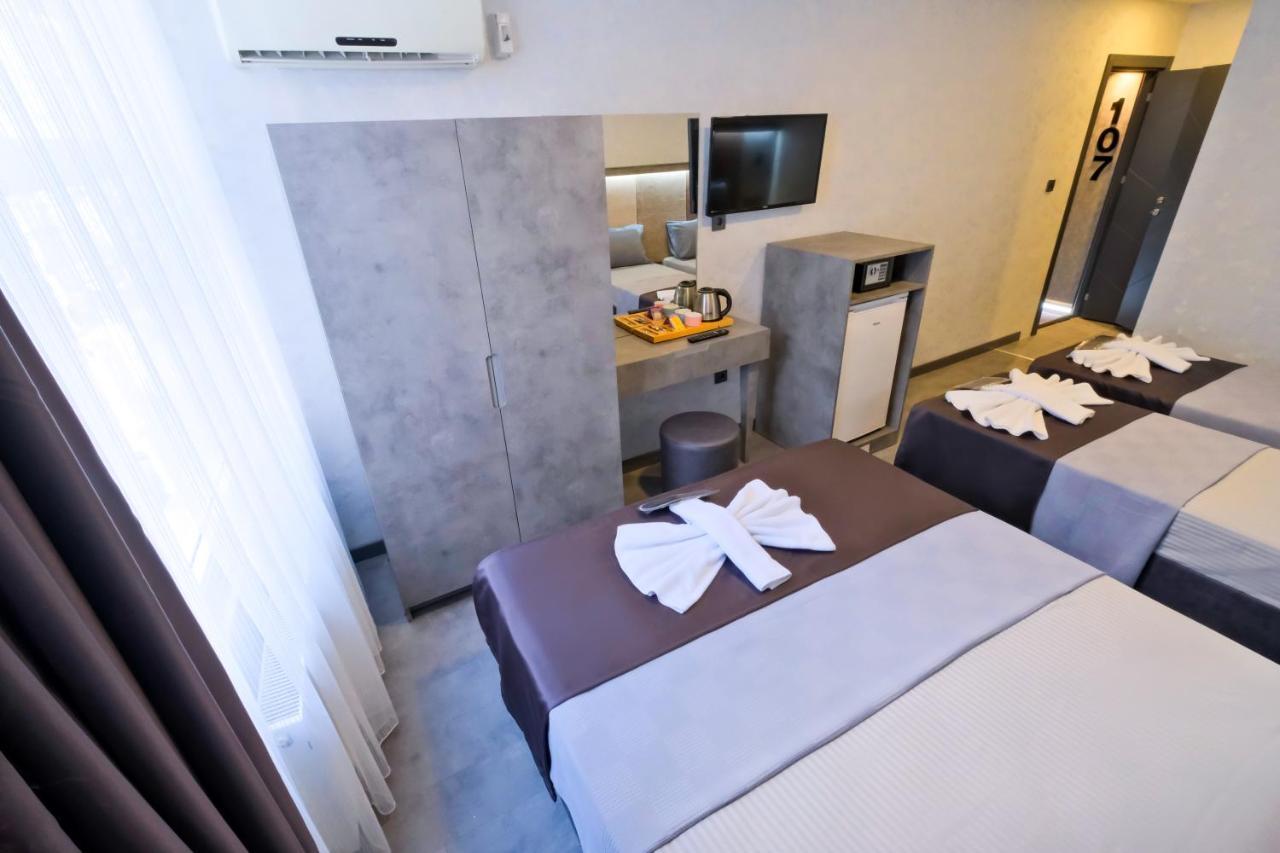 The Queen Hotel 2*