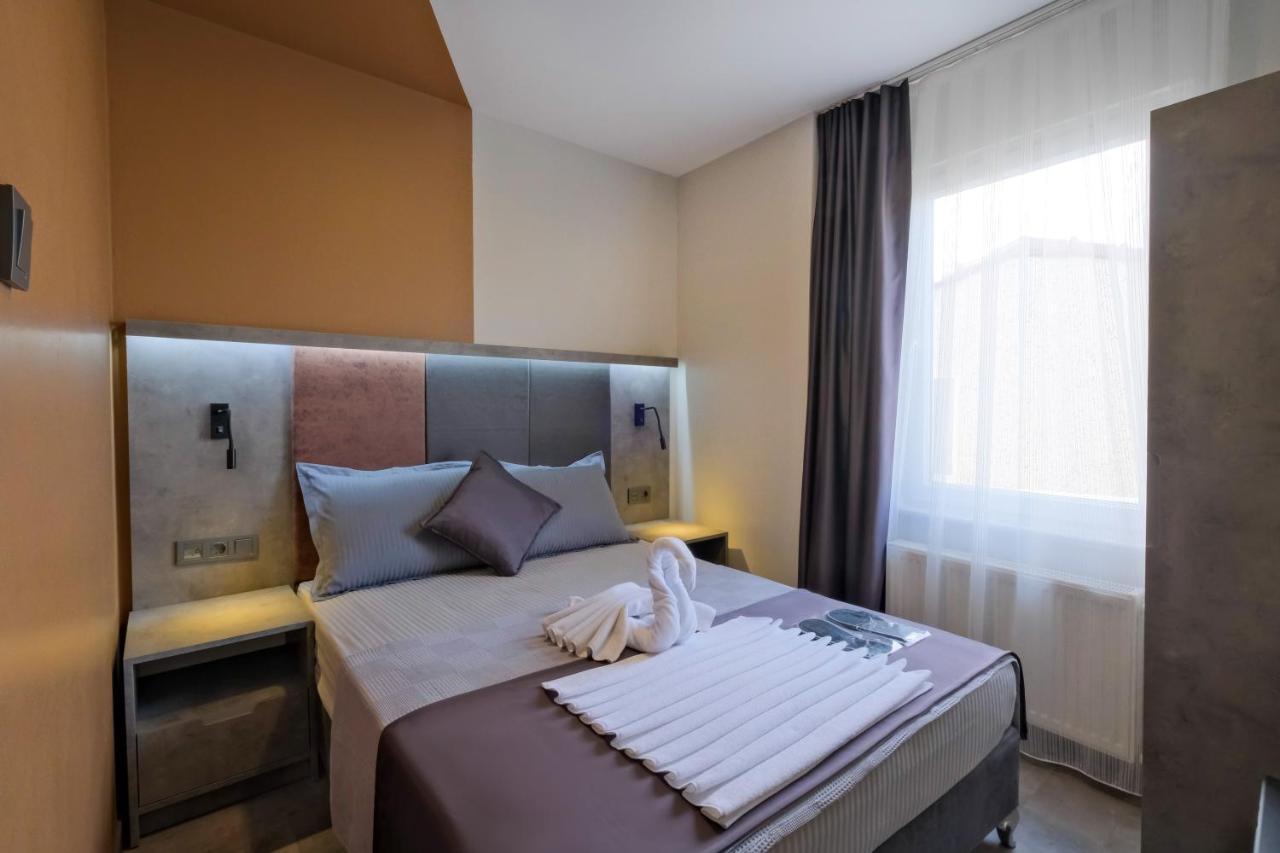 The Queen Hotel 2*