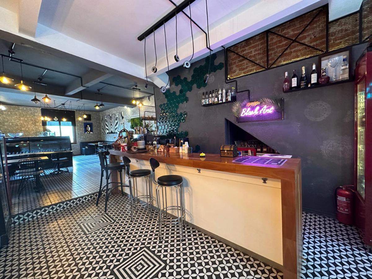 Black Art Hotel