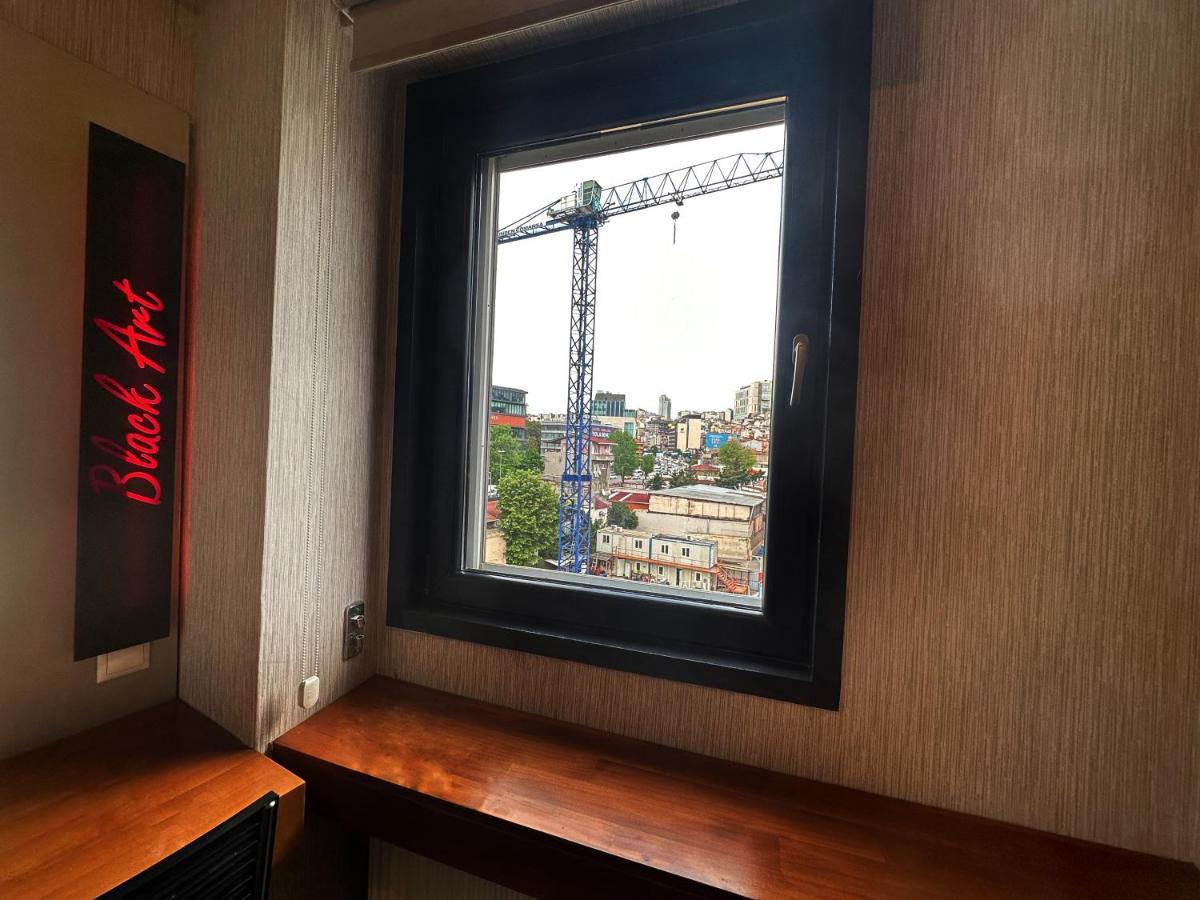Black Art Hotel