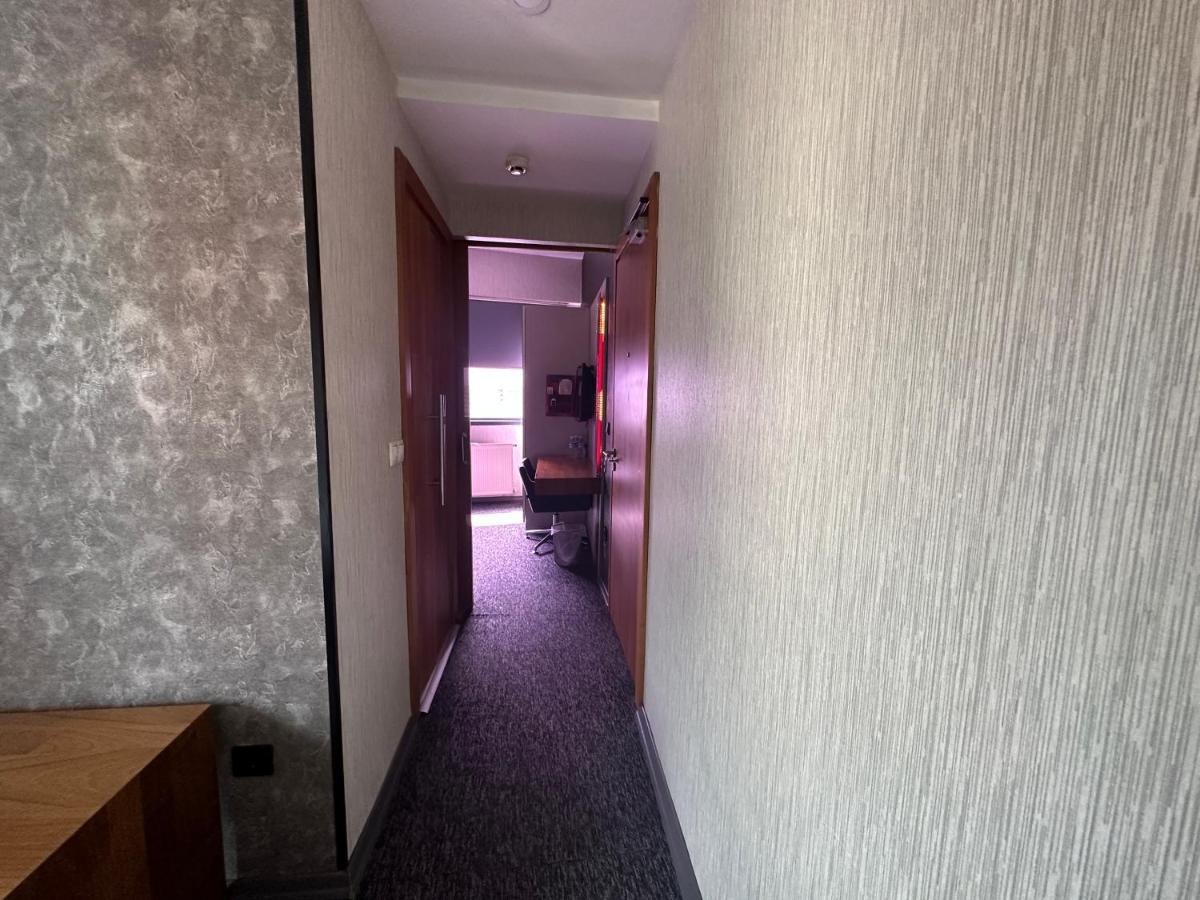 Black Art Hotel *