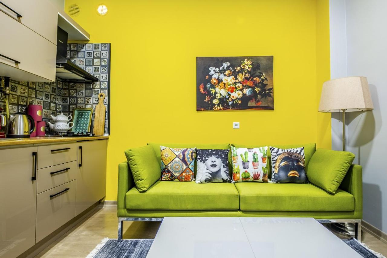Centrally Located Flat With Balcony In Uskudar *