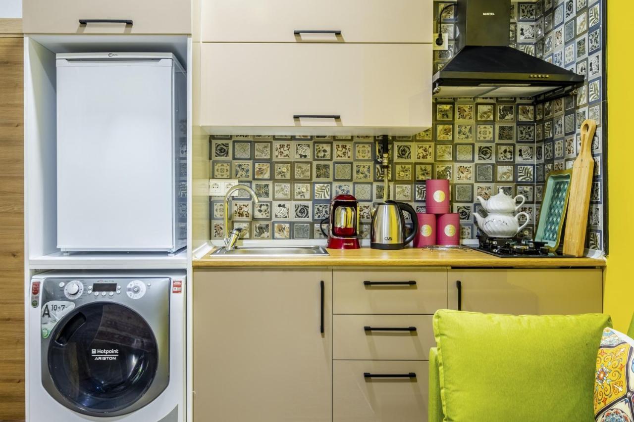 Centrally Located Flat With Balcony In Uskudar Istanbul