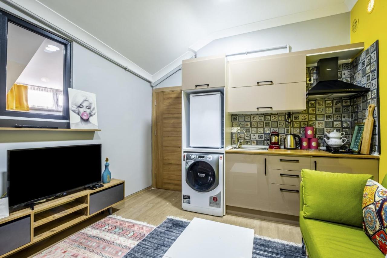 Centrally Located Flat With Balcony In Uskudar