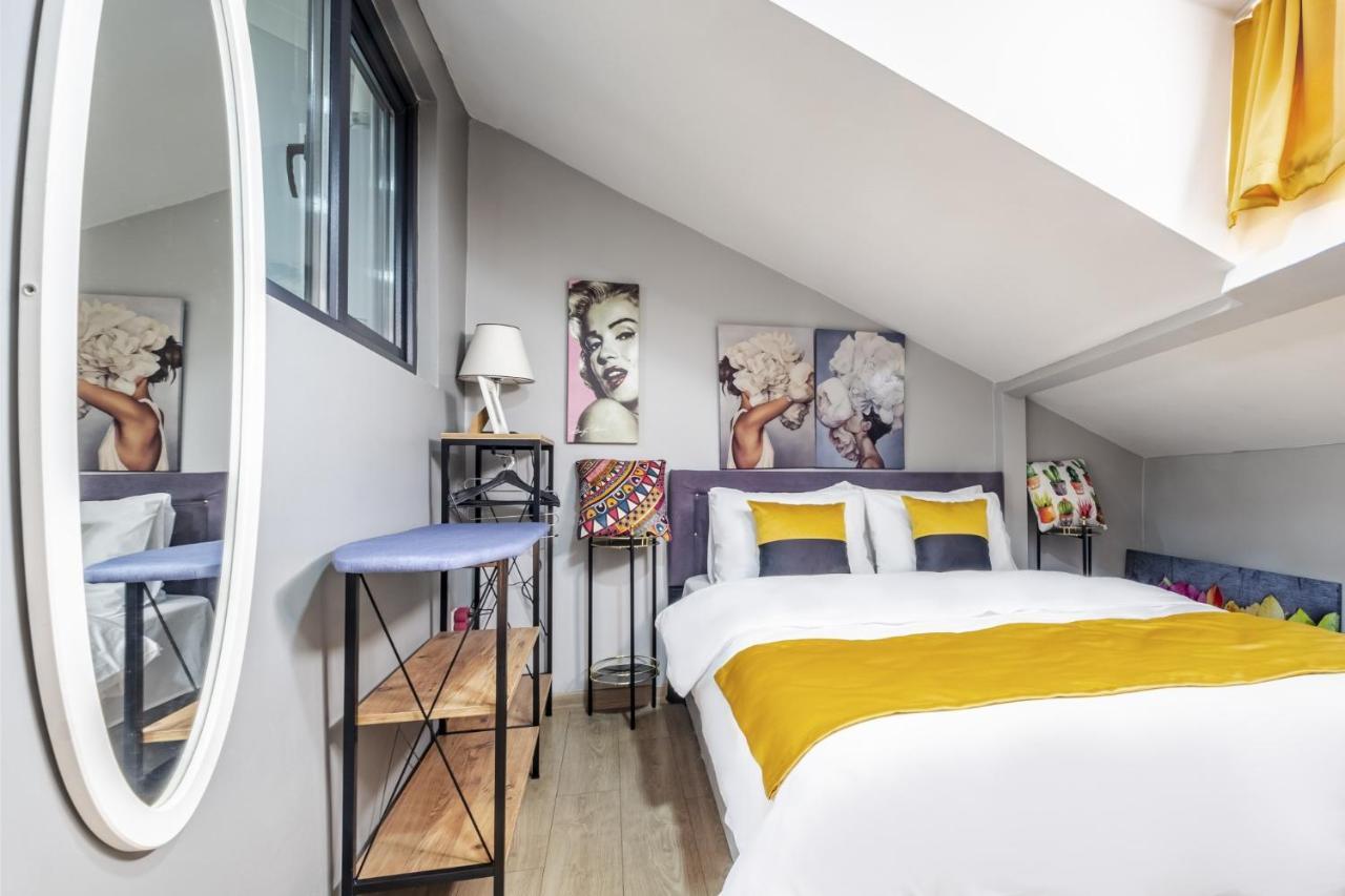 Centrally Located Flat With Balcony In Uskudar
