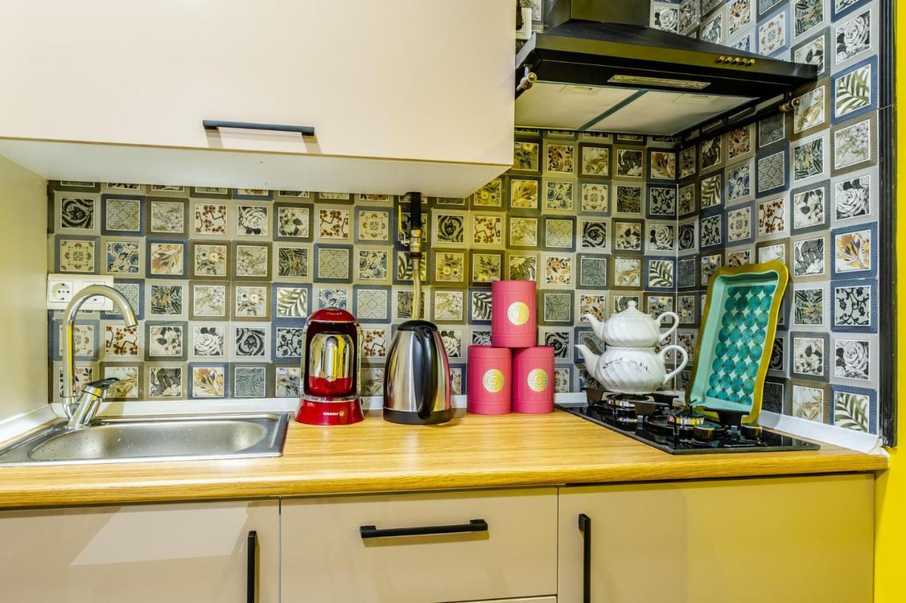 Centrally Located Flat With Balcony In Uskudar *