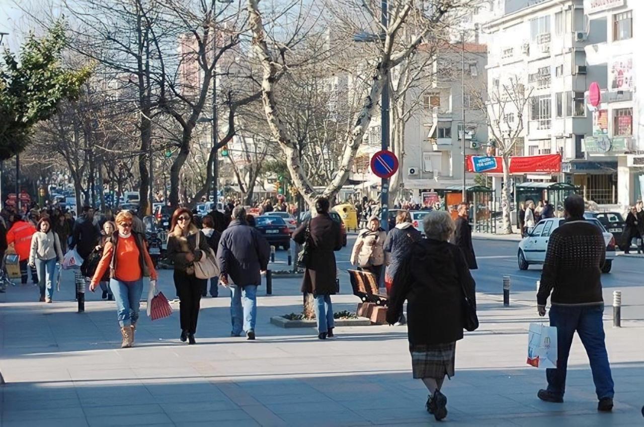 Daire On The Street Of Bagdat *