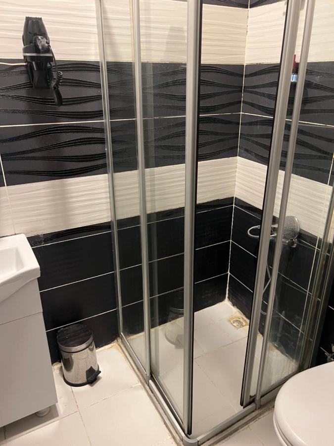 Sophia Suites Metin