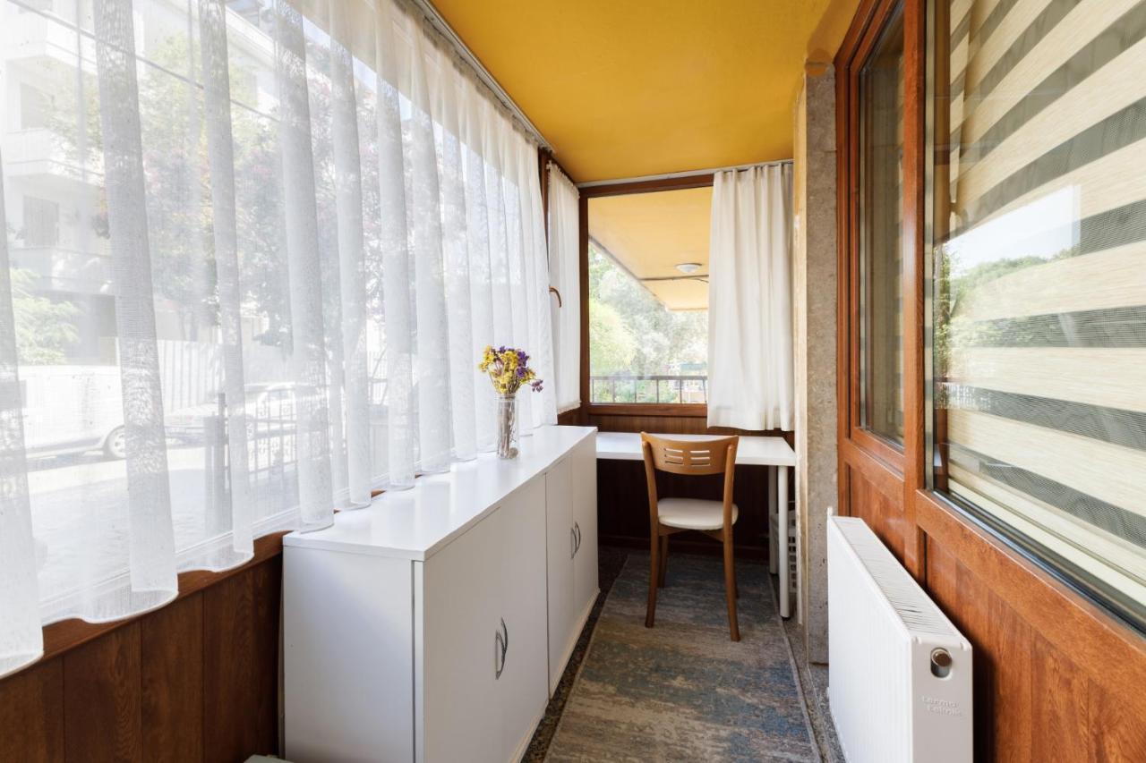 Convenient Flat 15 Min To Bagdat Avenue Apartment