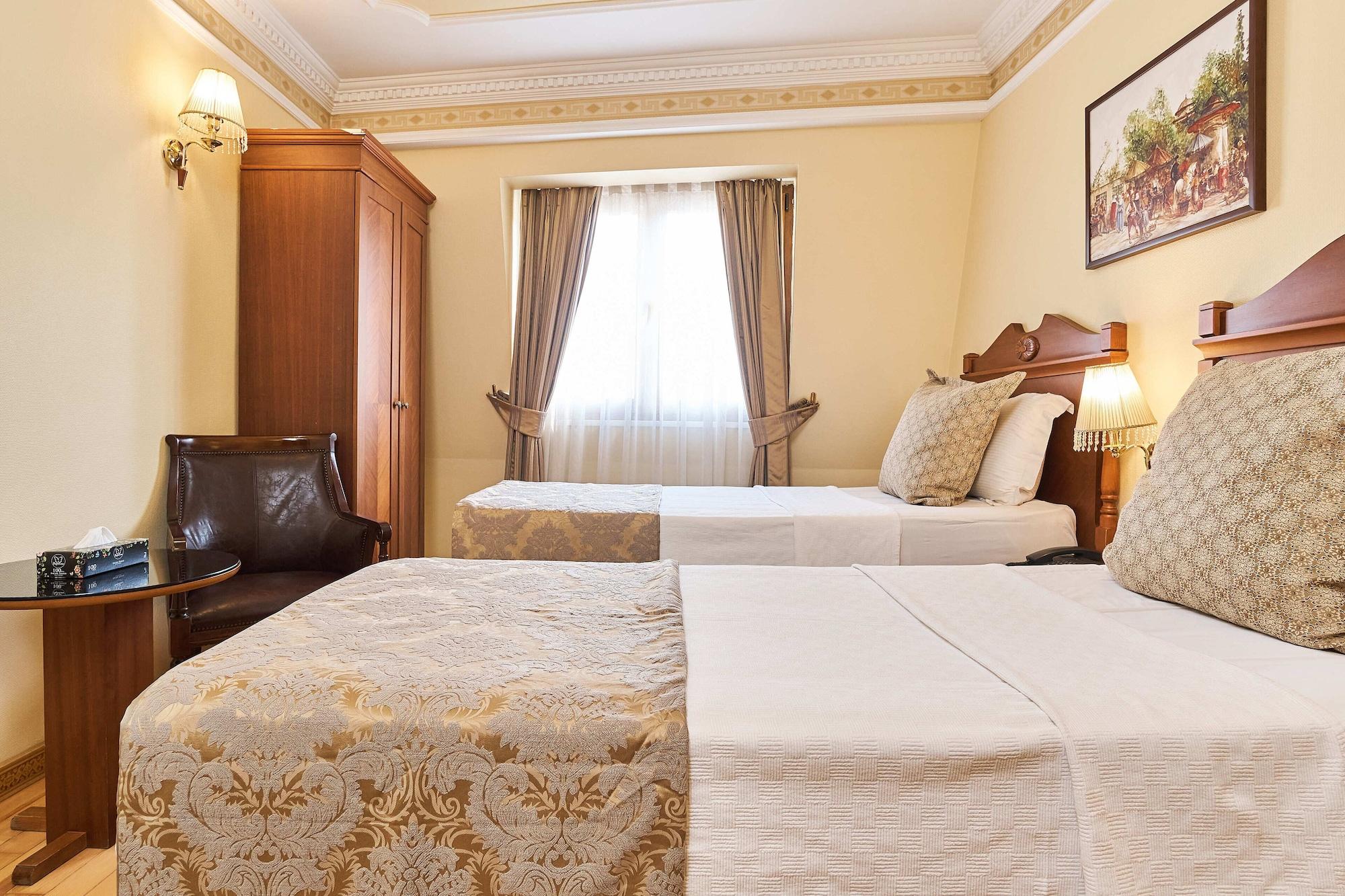 Western Empire Palace & 4*