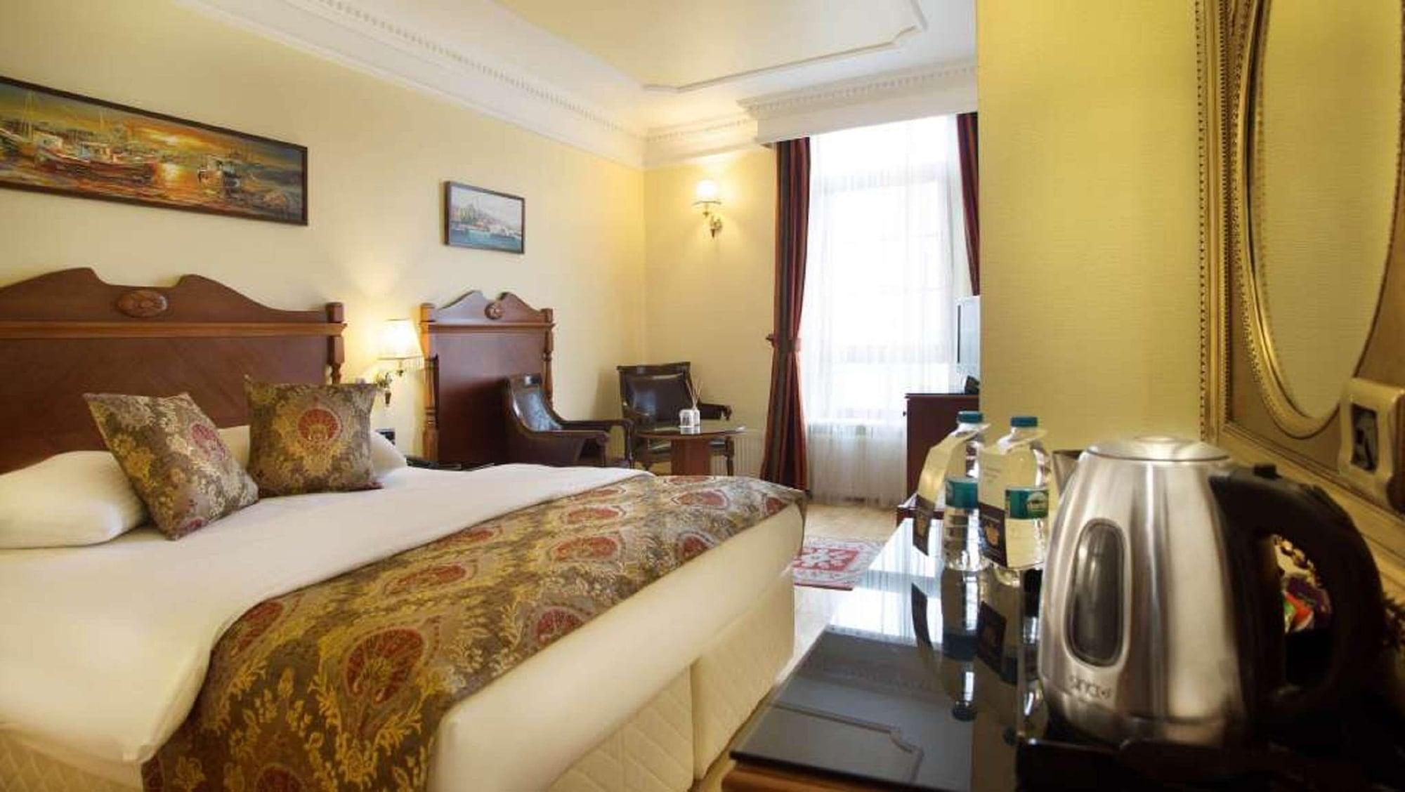 Western Empire Palace & Hotel 4*