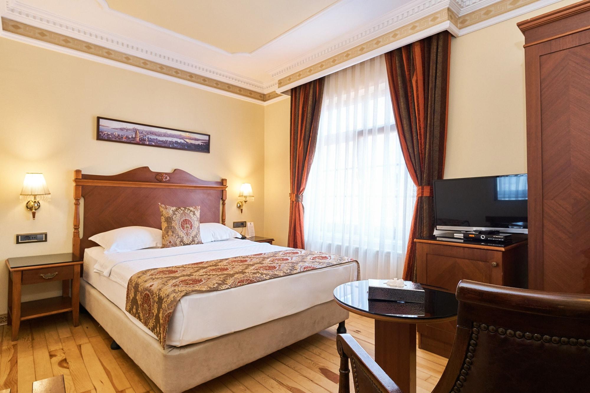 Western Empire Palace & Hotel 4*