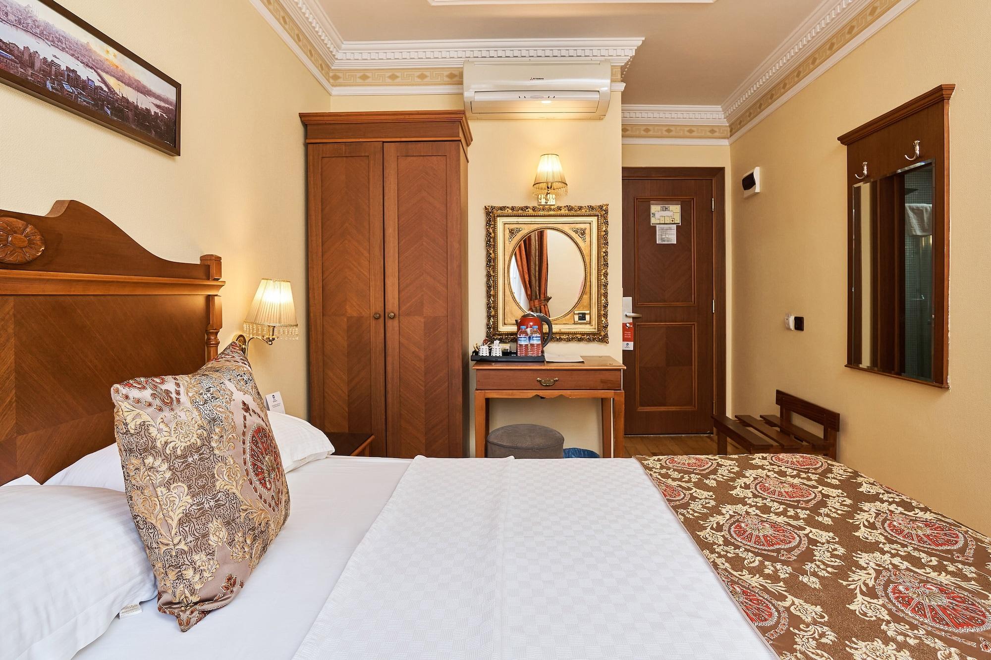 Hotel Western Empire Palace &