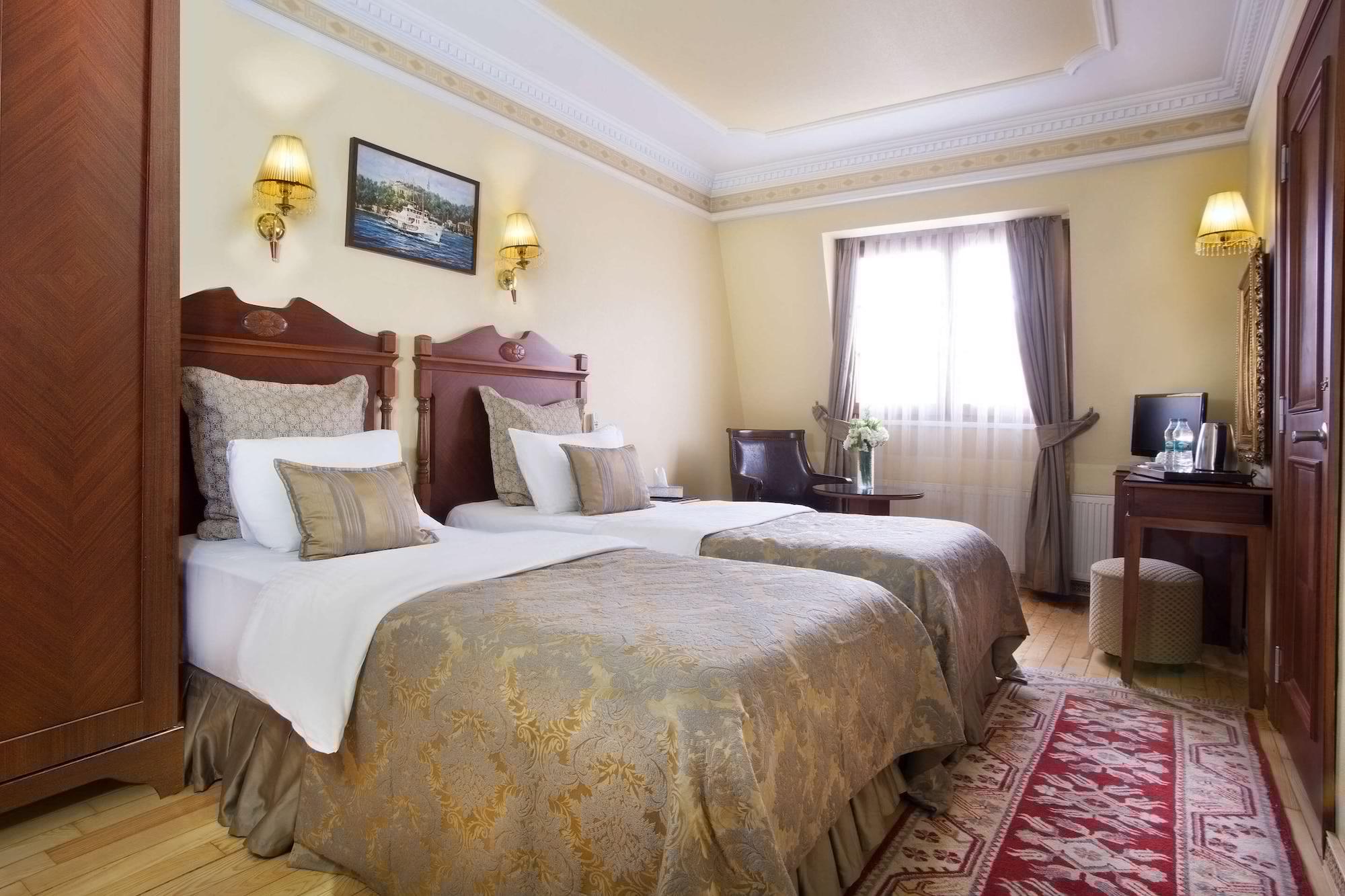 Western Empire Palace & Hotel