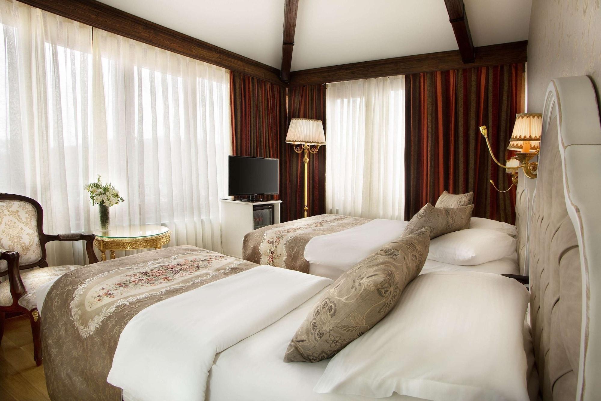 Western Empire Palace & Hotel 4*
