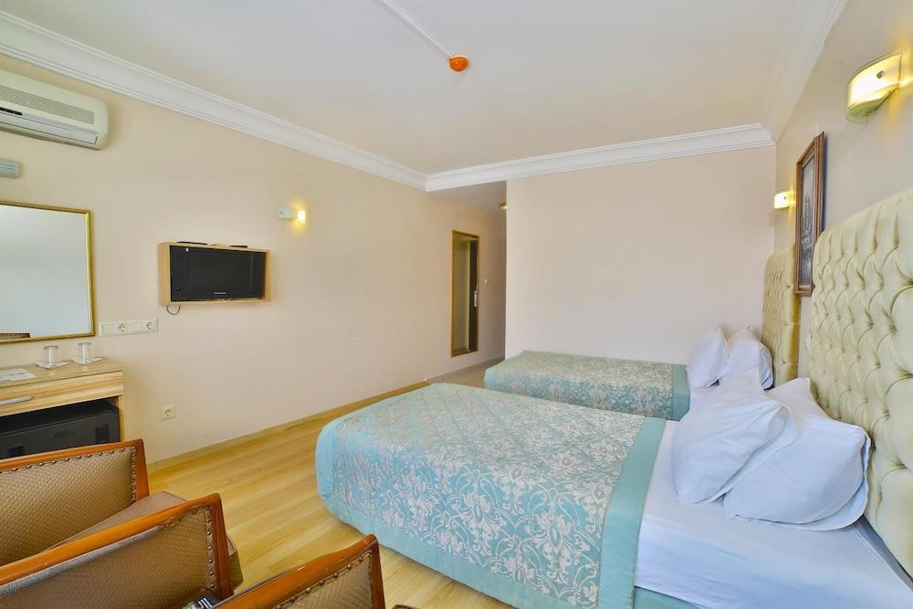 Grand Ant Hotel