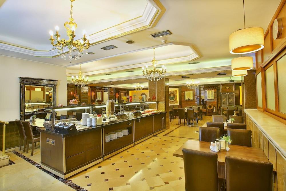 Grand Ant Hotel 3*