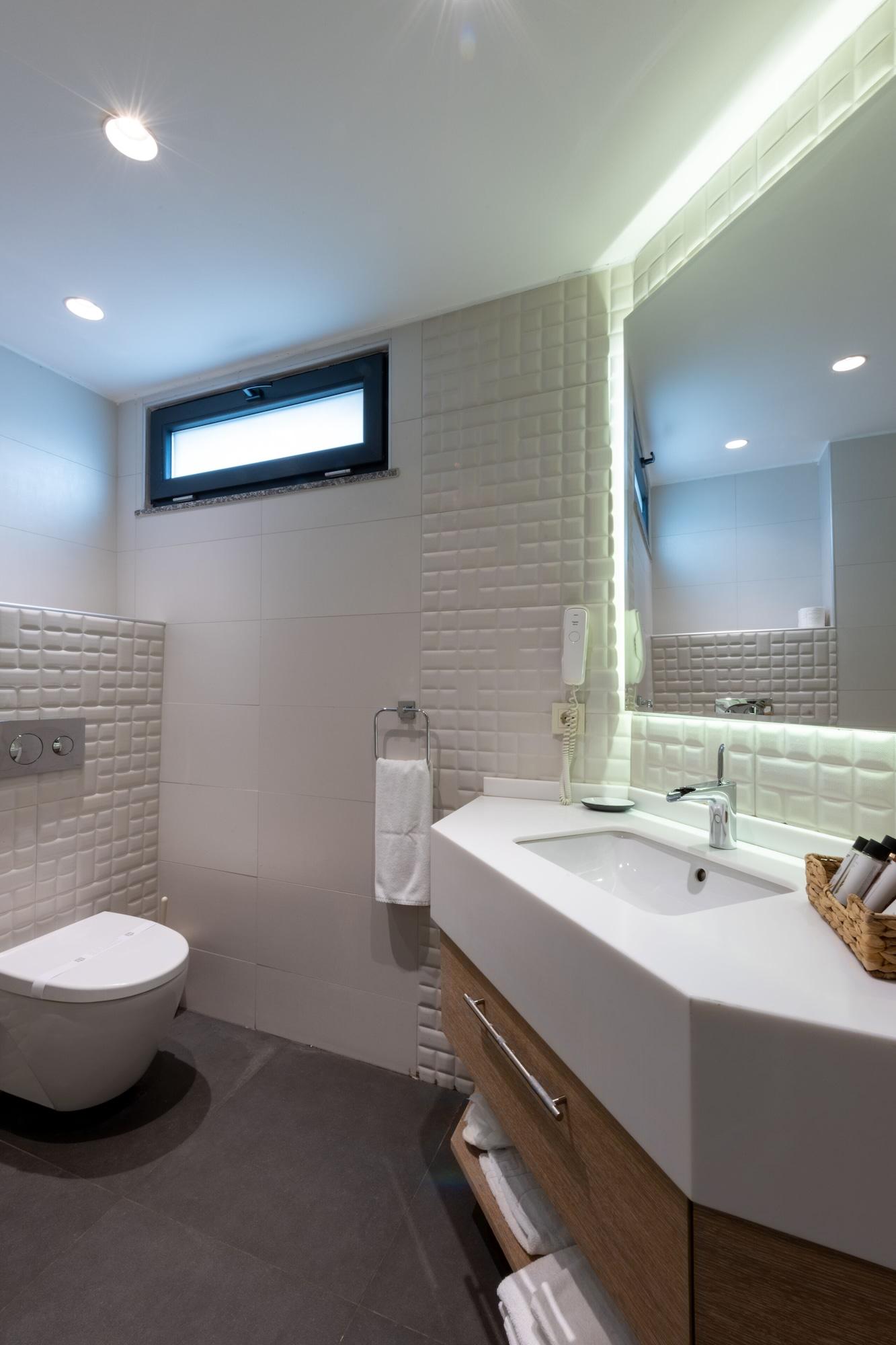 Riva's Moda Hotel