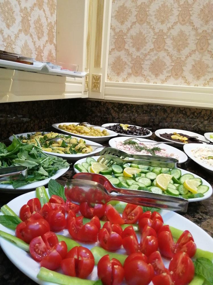 Nayla Palace 2*