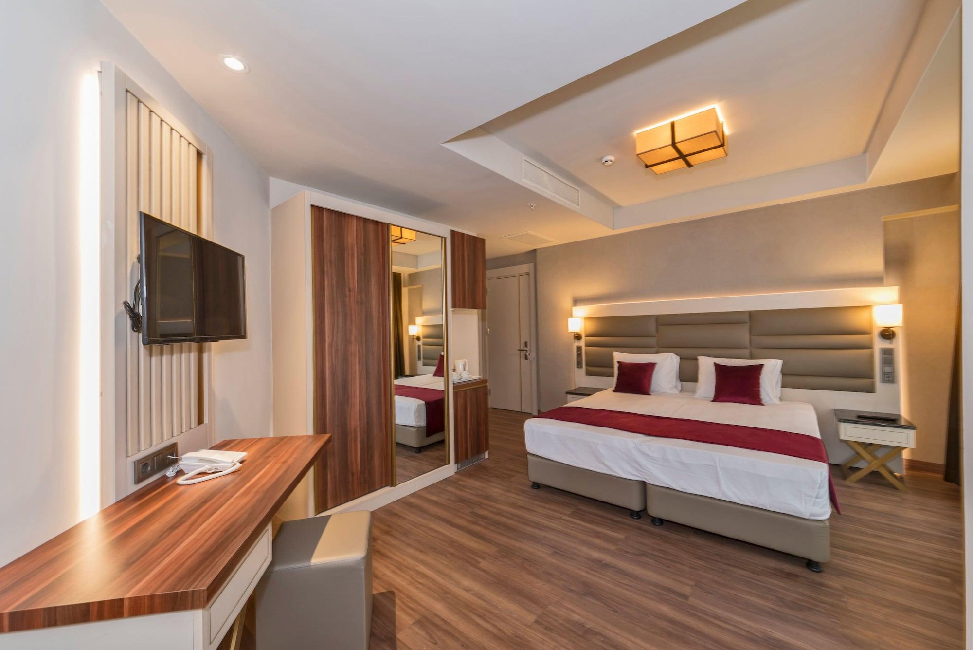 Hotel Golden Royal & 4*