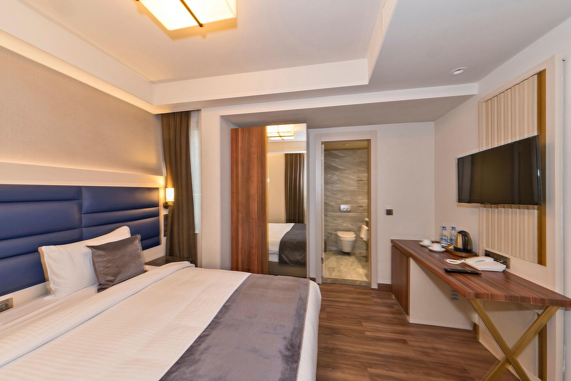 Hotel Golden Royal & 4*