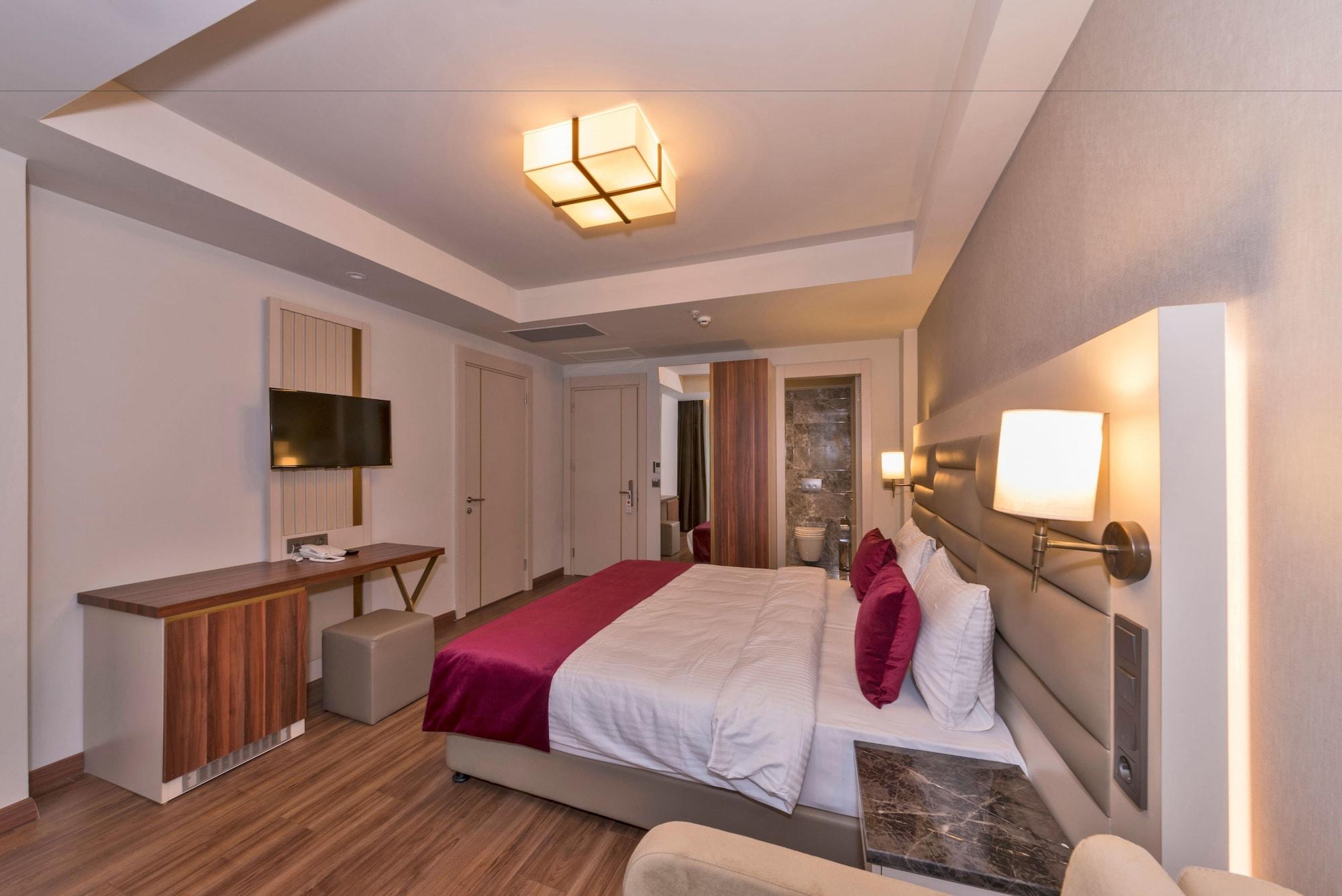 Golden Royal & Hotel 4*