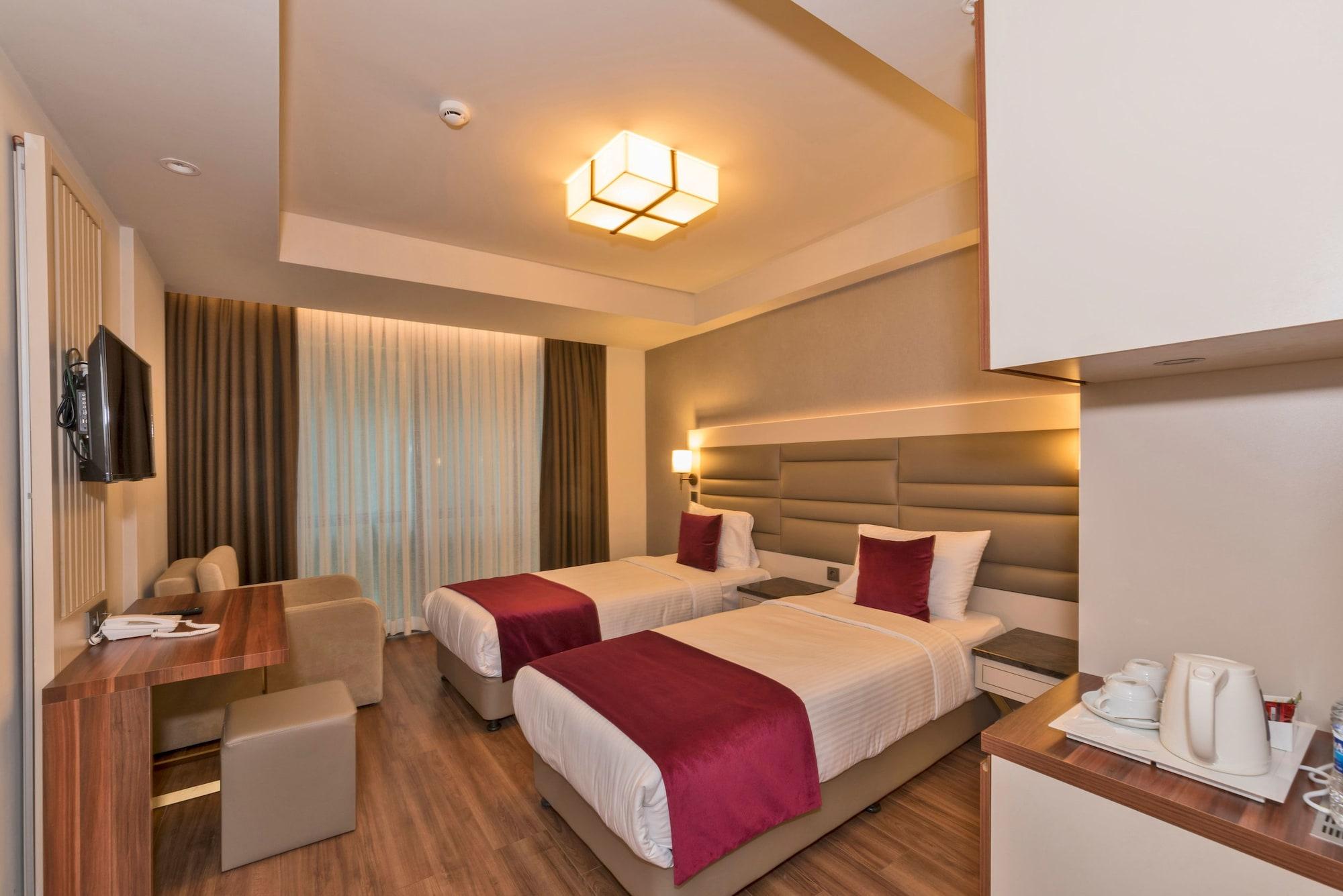 Hotel Golden Royal &