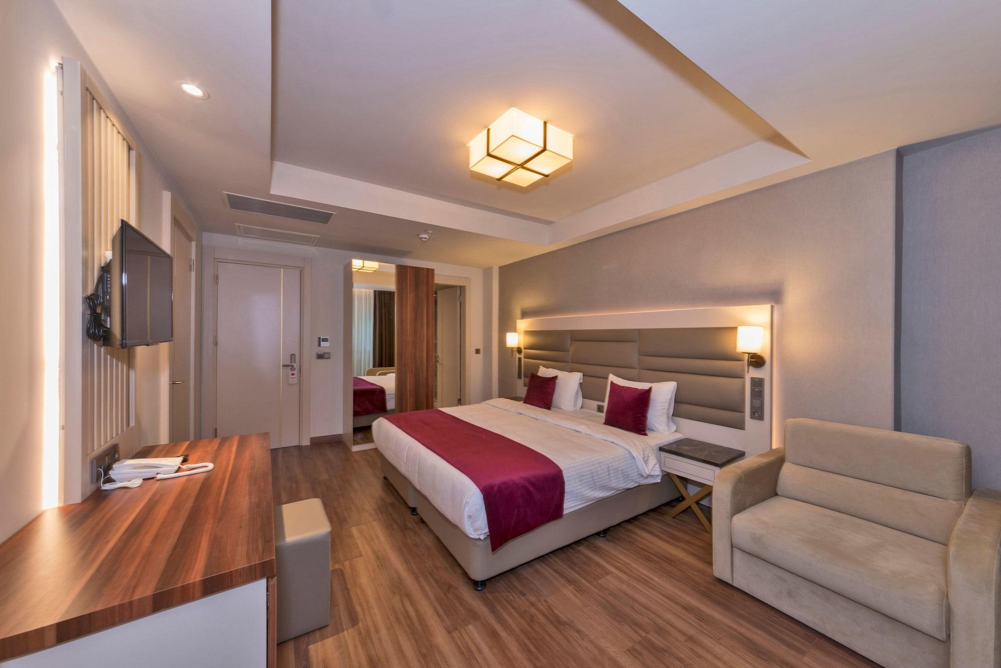 Hotel Golden Royal &