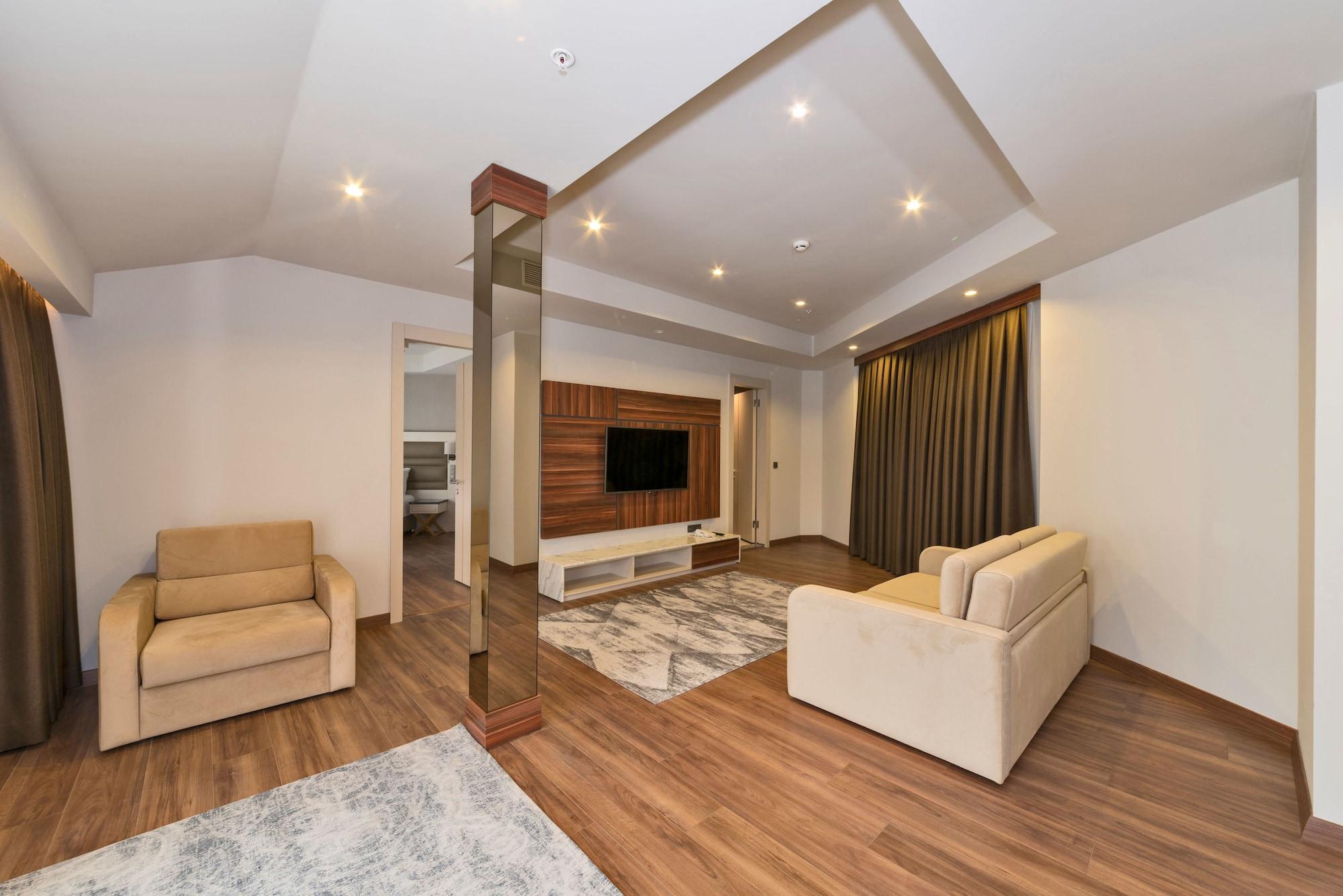 Hotel Golden Royal & 4*