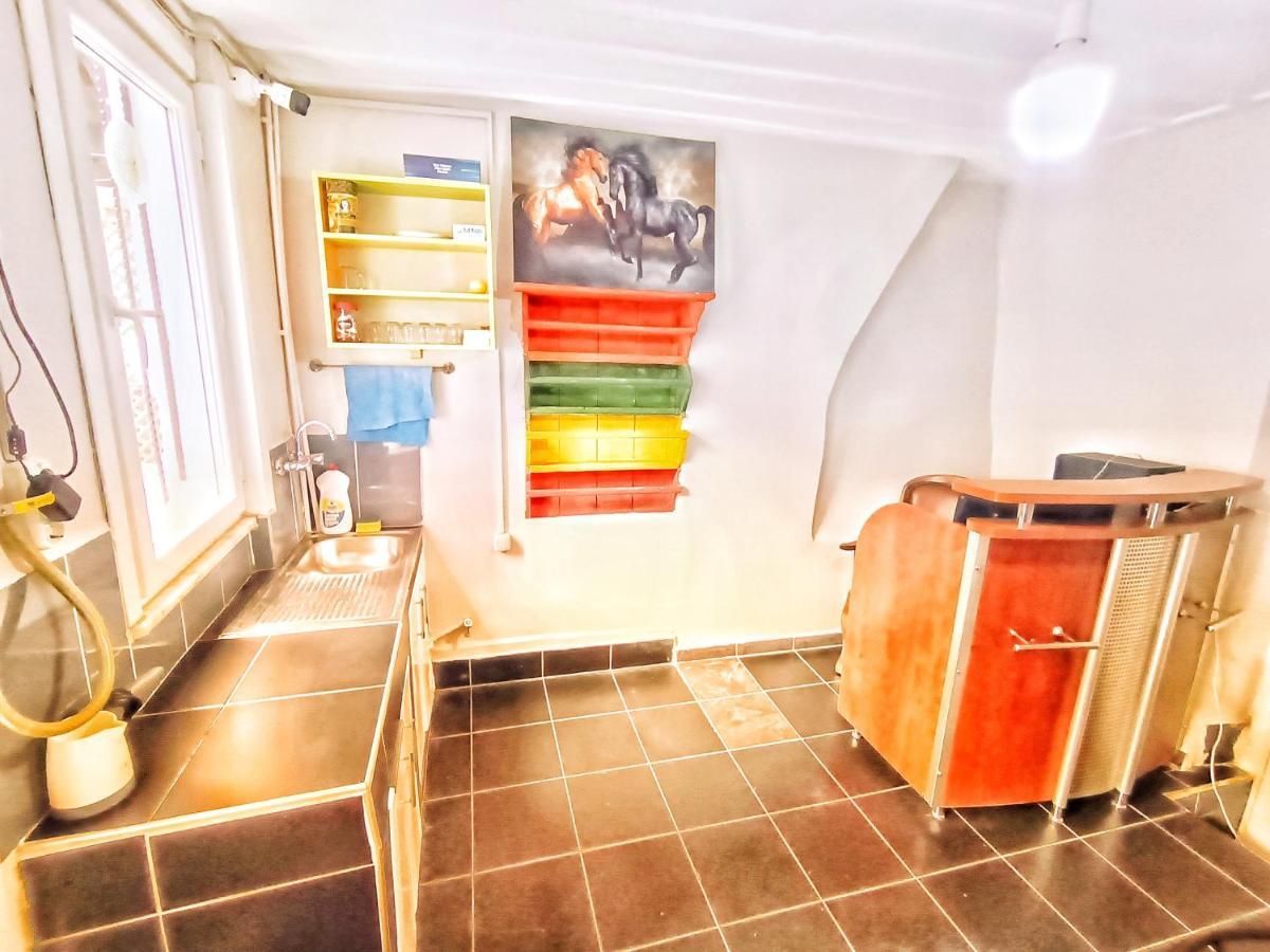 Hostel Taksim History Wooden