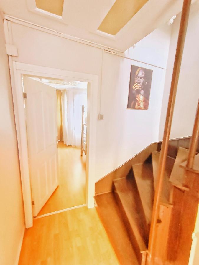 Hostel Taksim History Wooden