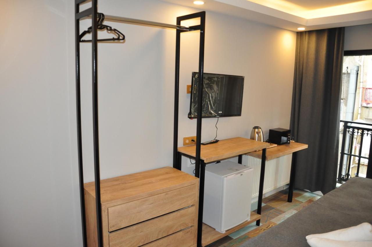 Hotel Check In *