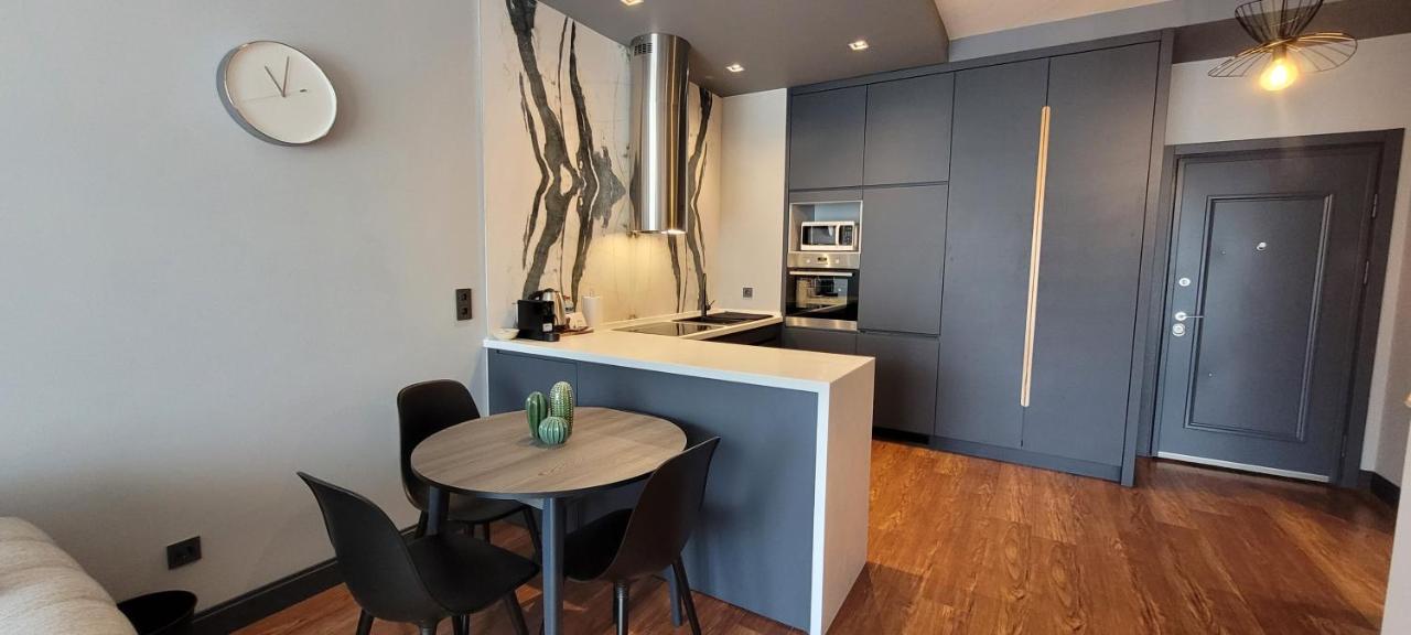 Daire Modern With Views - Location