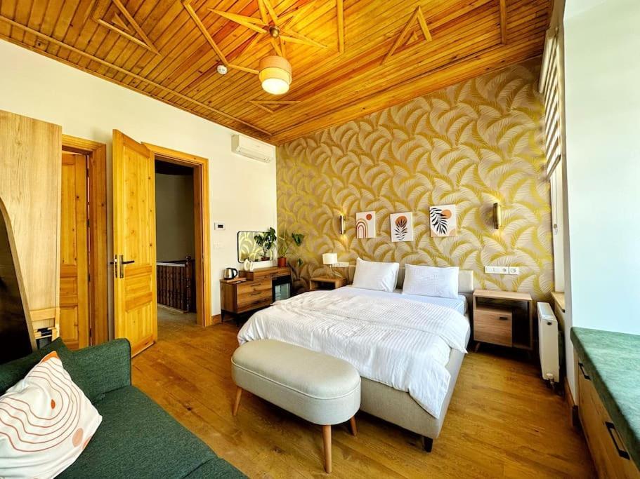 Refurbished Triplex In Taksim Ferienhaus *