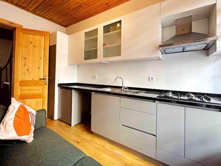 Holiday home Refurbished Triplex In Taksim *