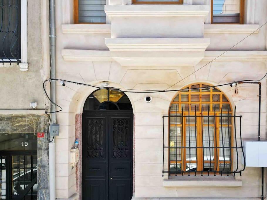 Refurbished Triplex In Taksim Ferienhaus Istanbul