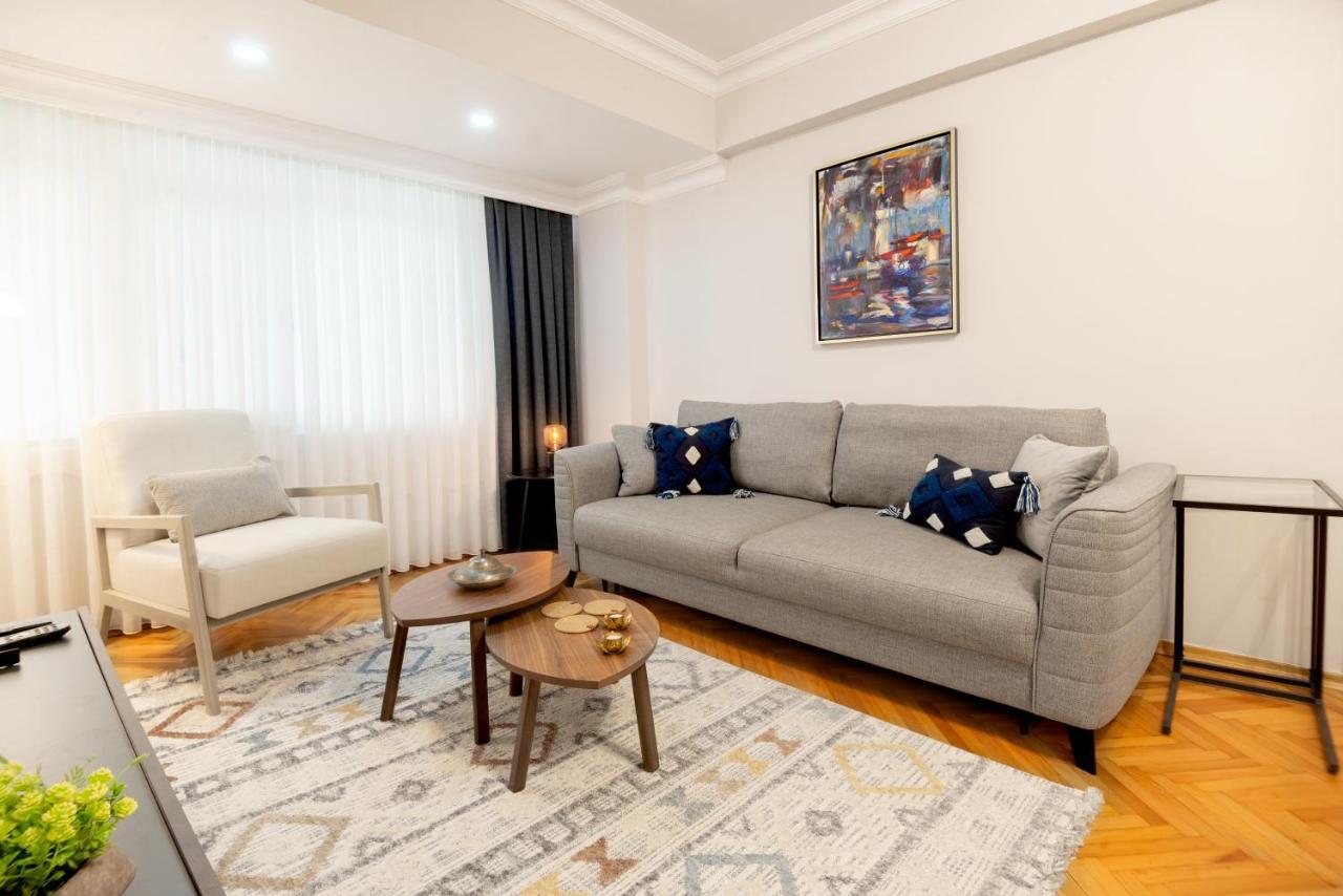 Charming Bagdat Avenue Hideaway, Near Marina Daire *