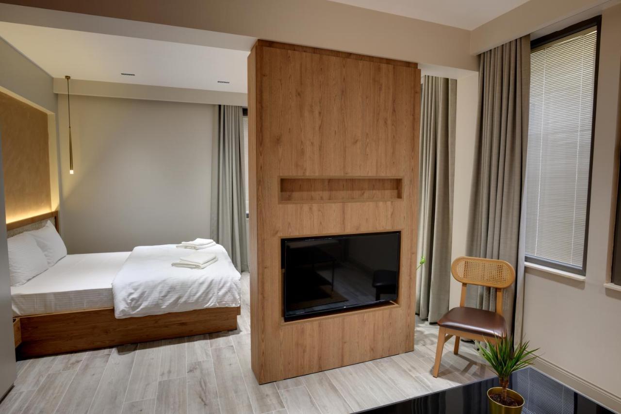 21 Hotel *