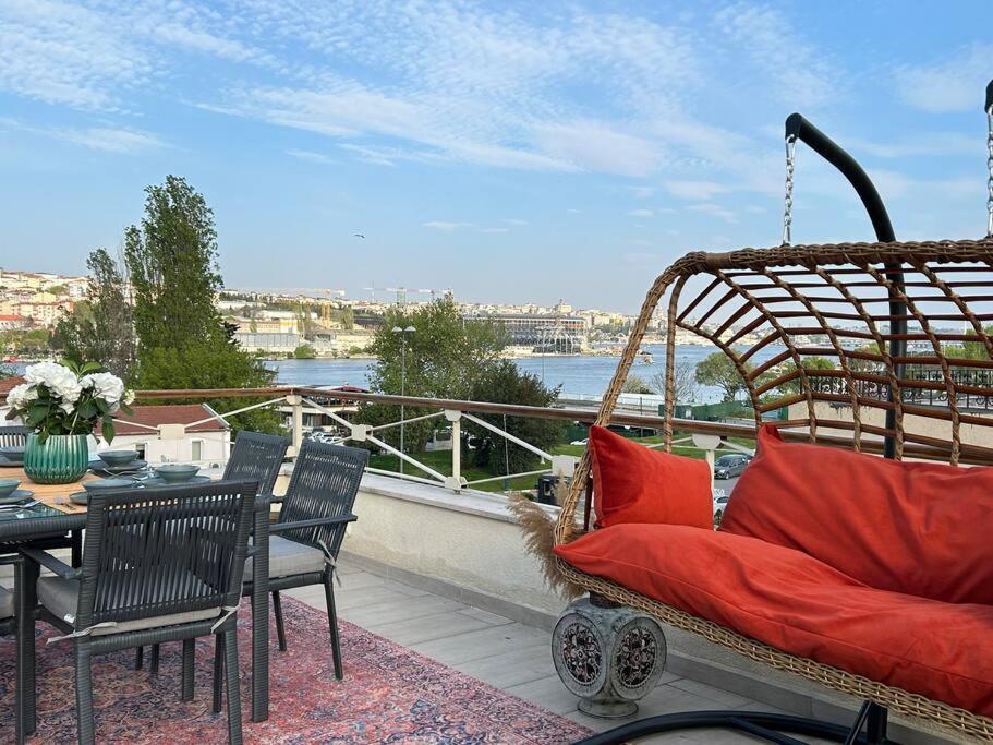 Waterfront Tiny House Bosphorus With Exceptional Terrace *