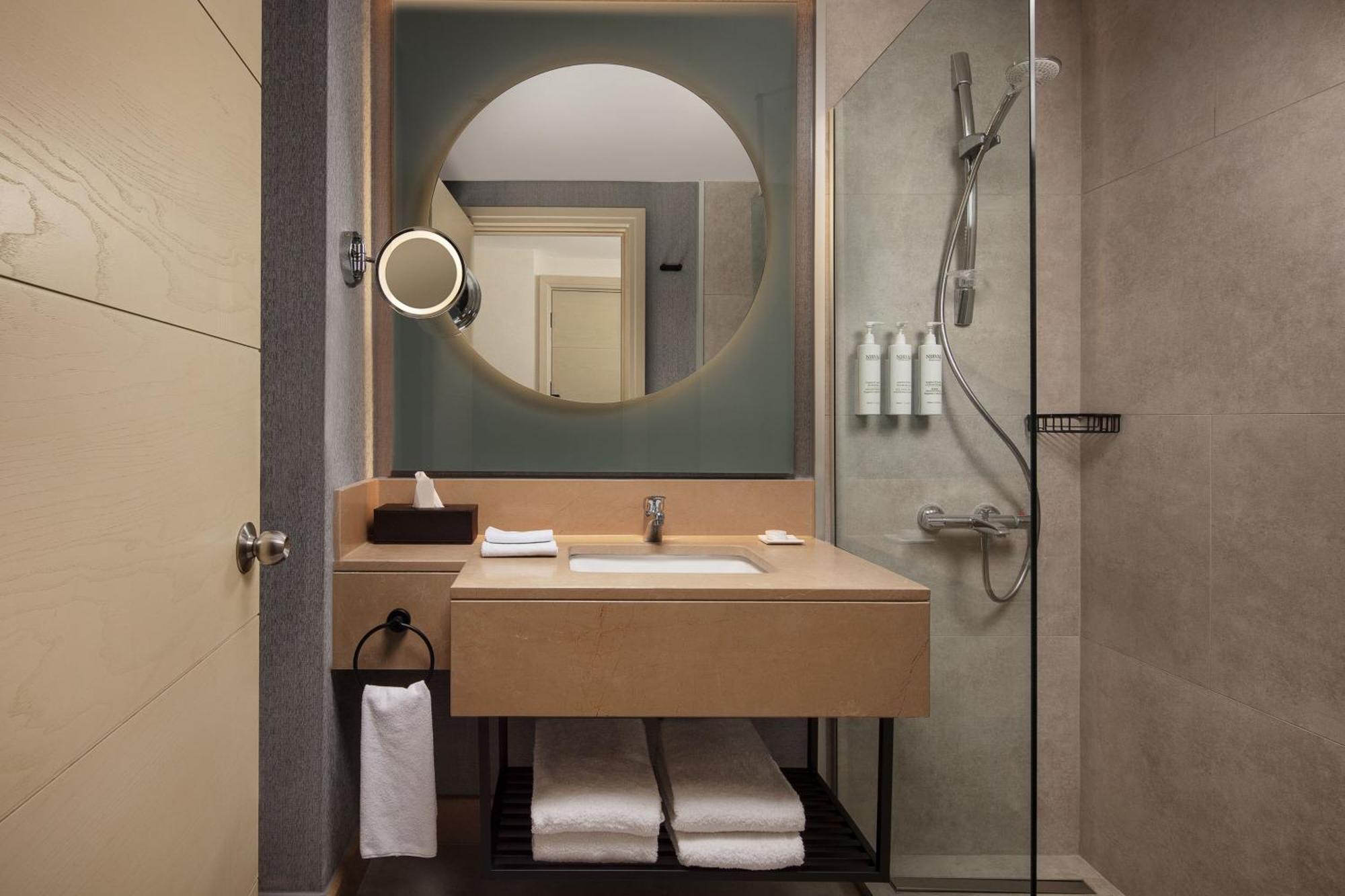 Delta By Marriott West Hotel 5*