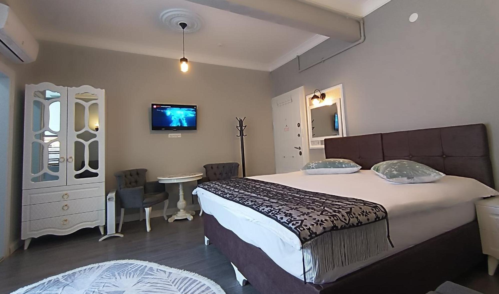 Little Palace Blue Hotel