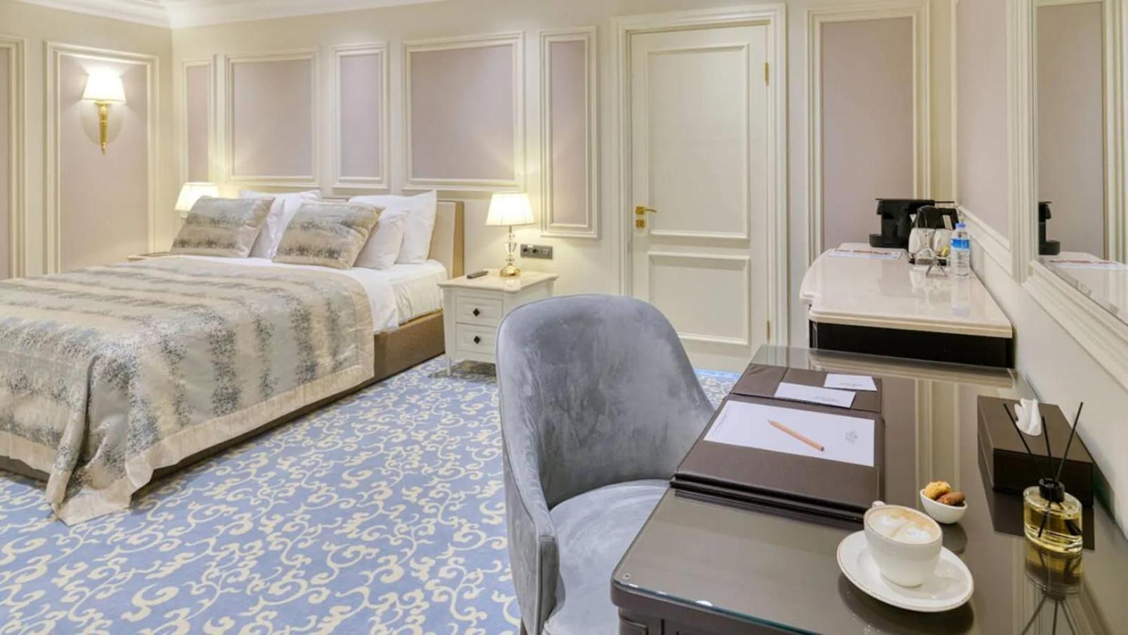 Otel Dekalb *