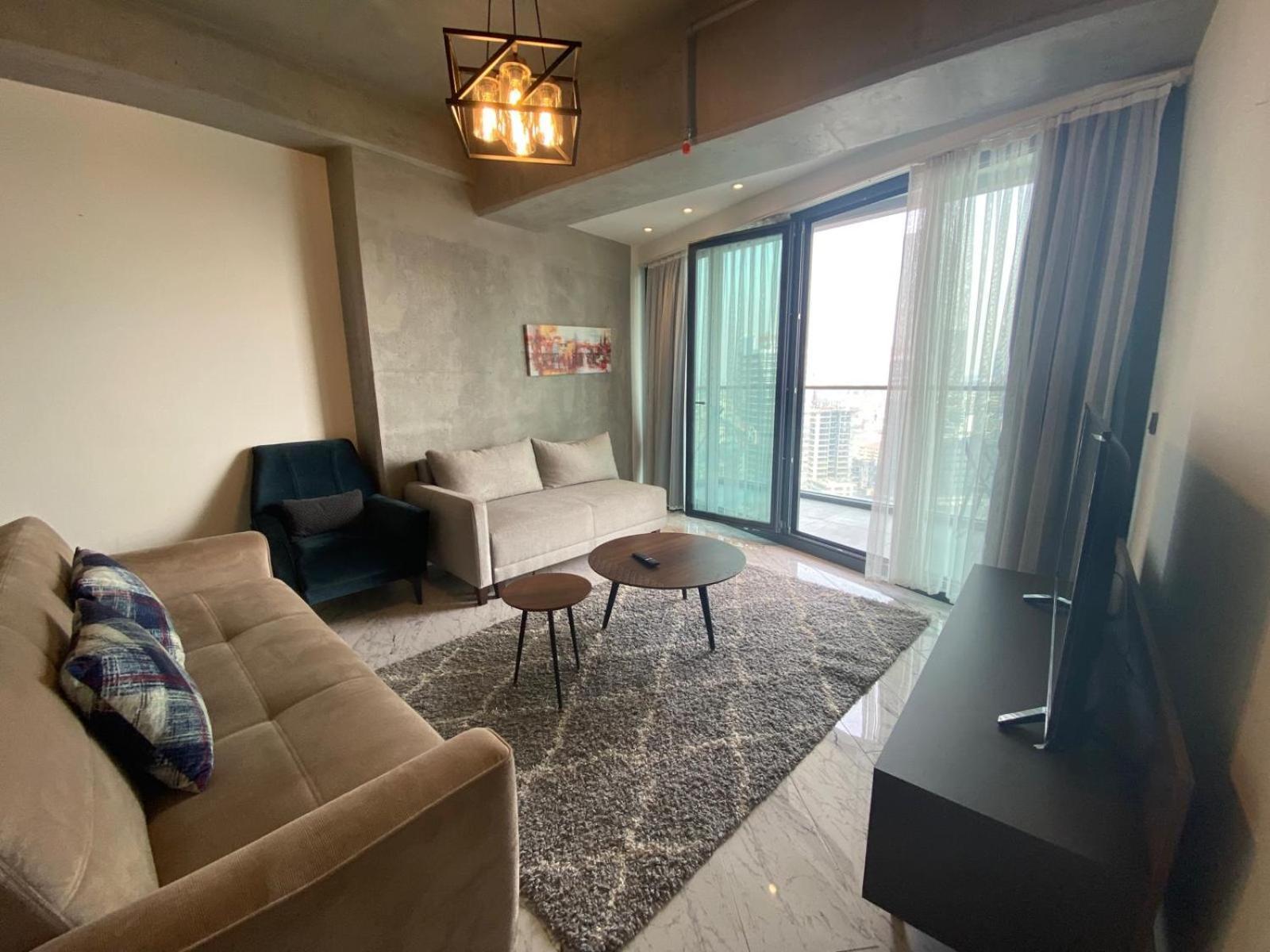 Apartment Queen By A *