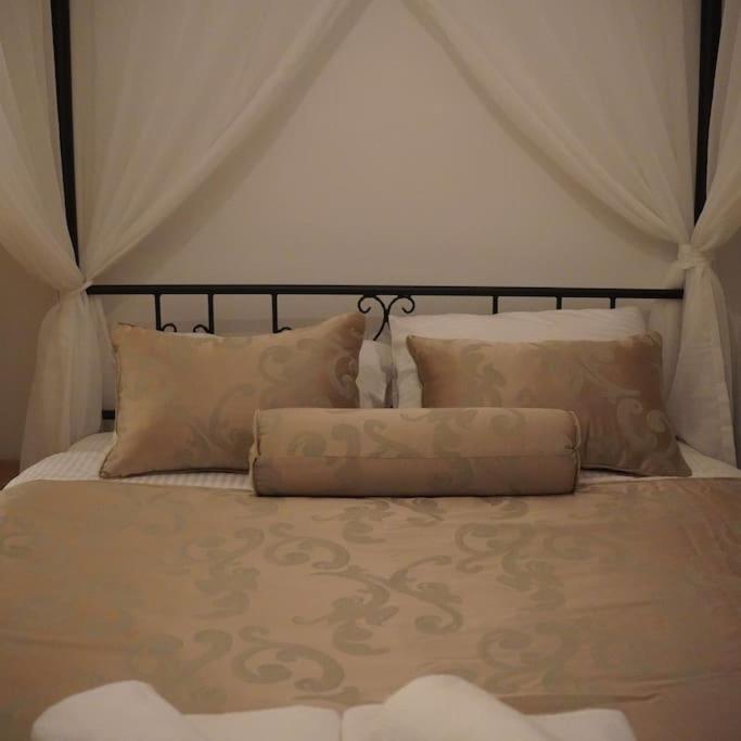 Galata Kulesi Yakininda Genis 3+1 Tarihi Apartment Istanbul