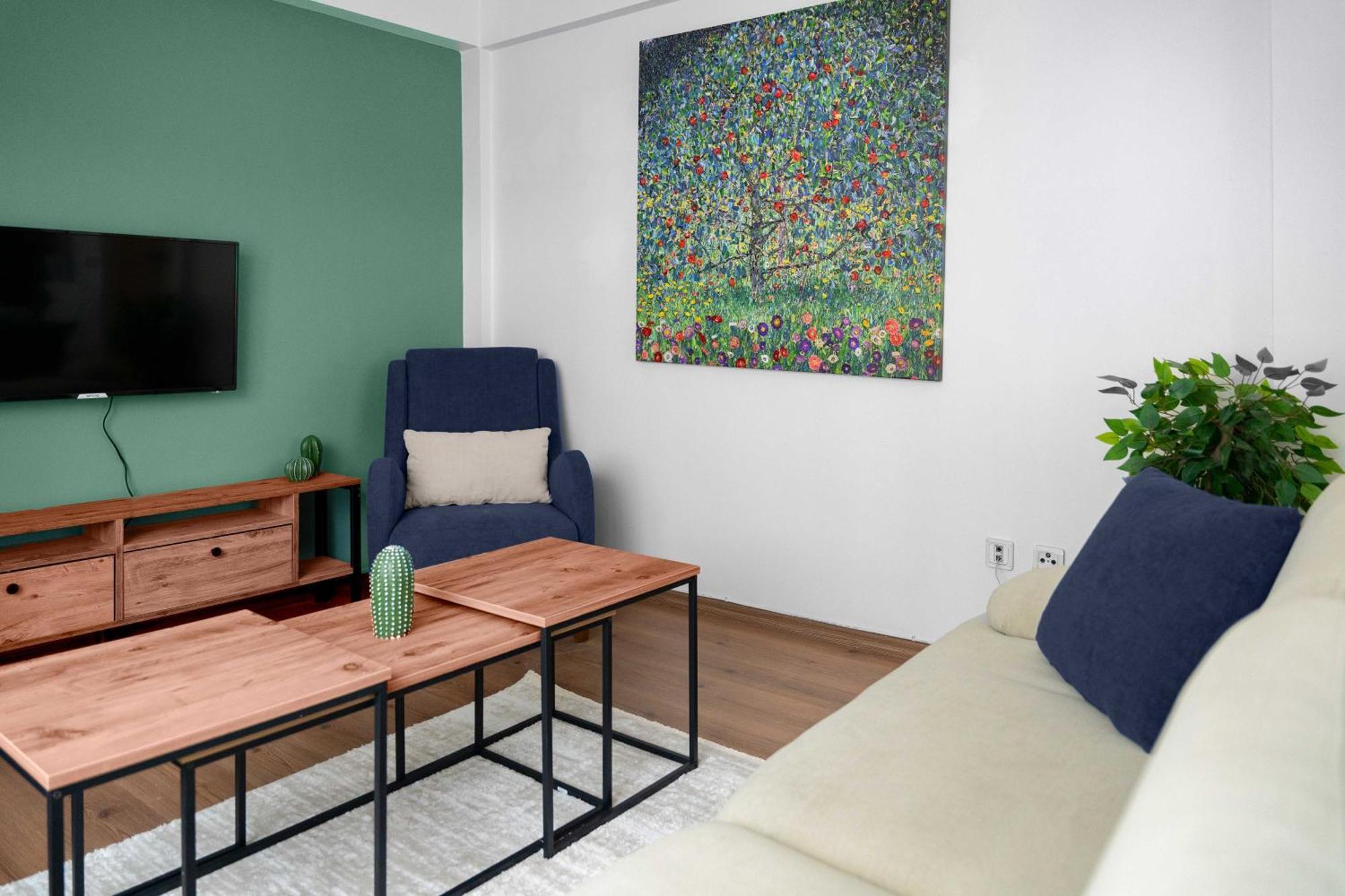Apartment Bright & Cozy 2br Located In The Heart Of Living