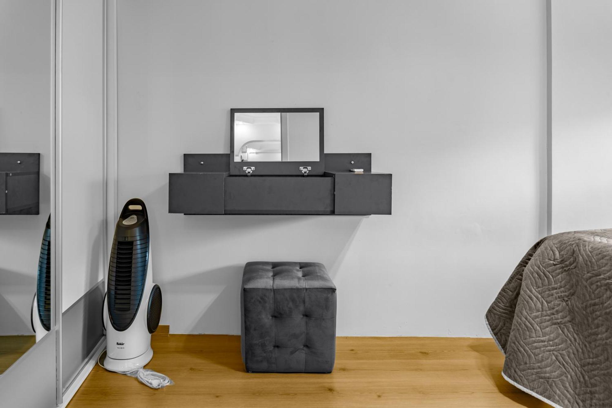 Bright & Cozy 2br Located In The Heart Of Living Apartment