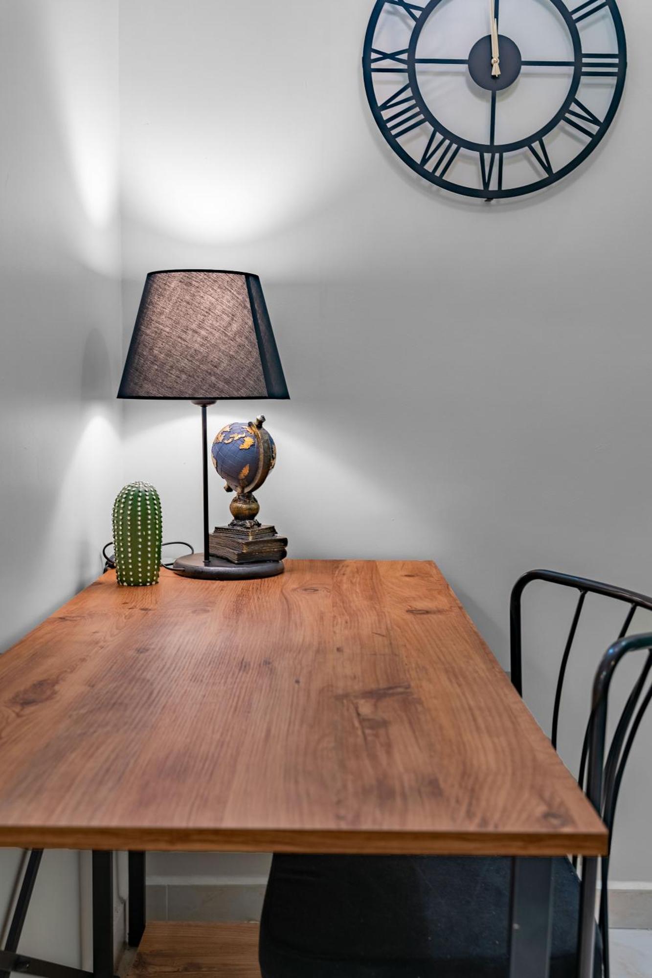 Apartment Bright & Cozy 2br Located In The Heart Of Living