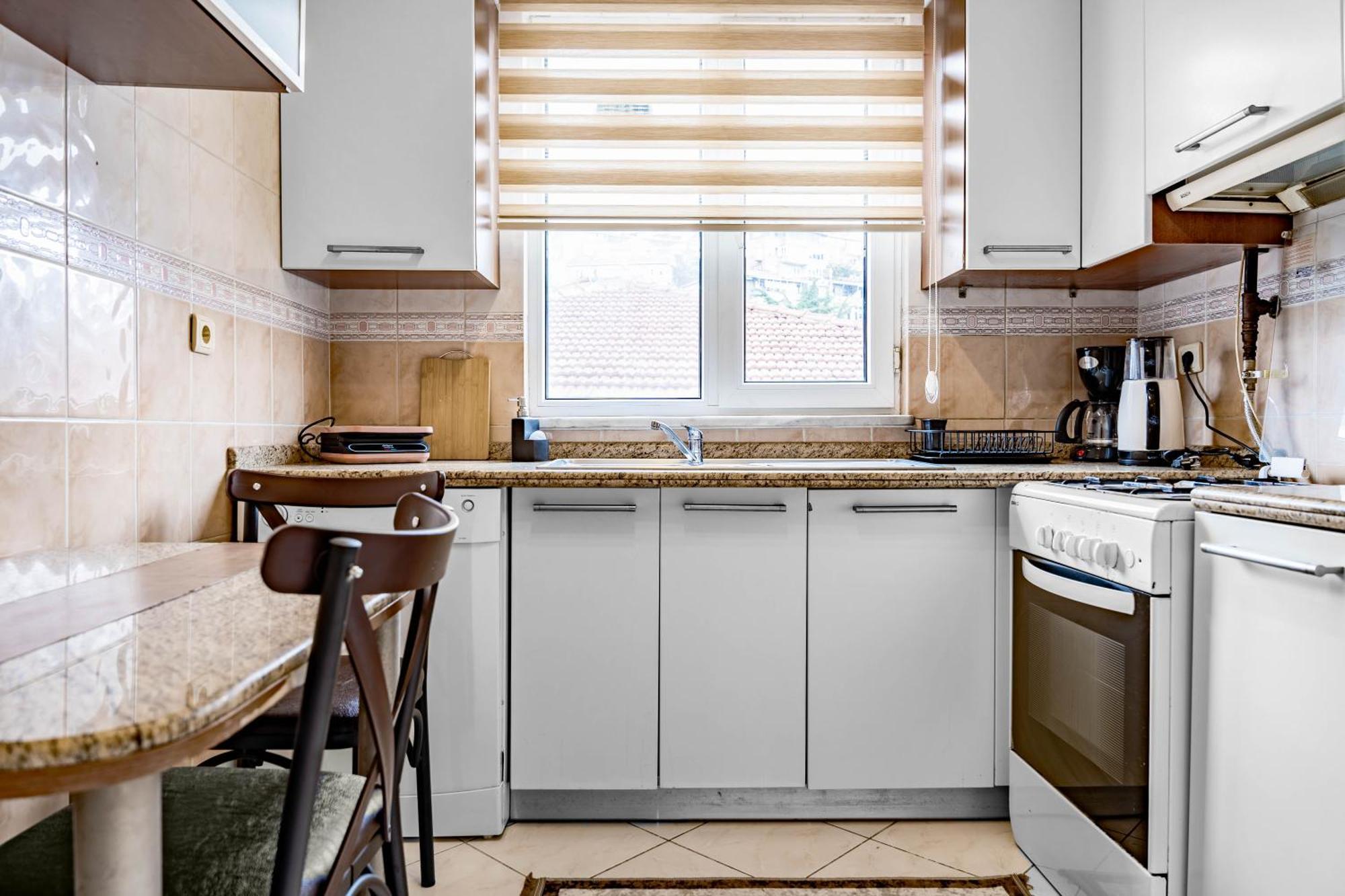 Apartment Bright & Cozy 2br Located In The Heart Of Living *
